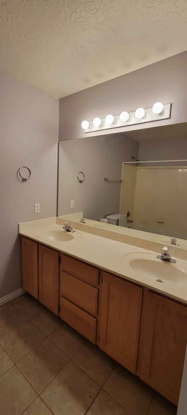 Building Photo - 1065 S 810 E