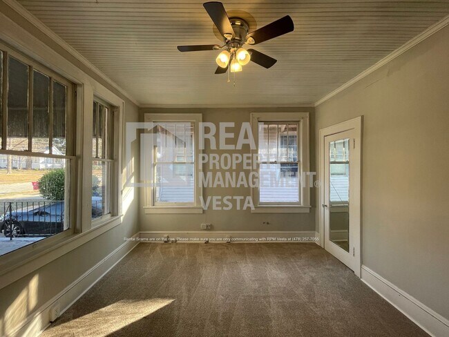 Building Photo - 2694 Cherokee Ave