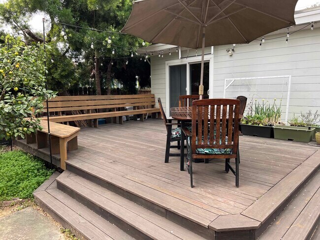 Building Photo - 1033 56th St