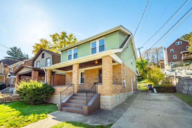 Primary Photo - AVAILABLE SEPT 1ST!! GORGEOUS 3 BEDROOM IN...