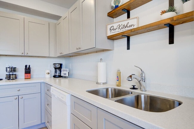 Building Photo - 5242 Fallon St