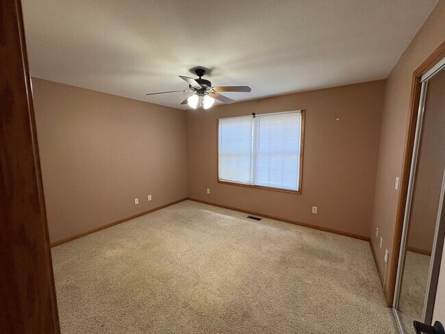 Building Photo - 2-bedroom, 2-bath Duplex in Champaign, IL