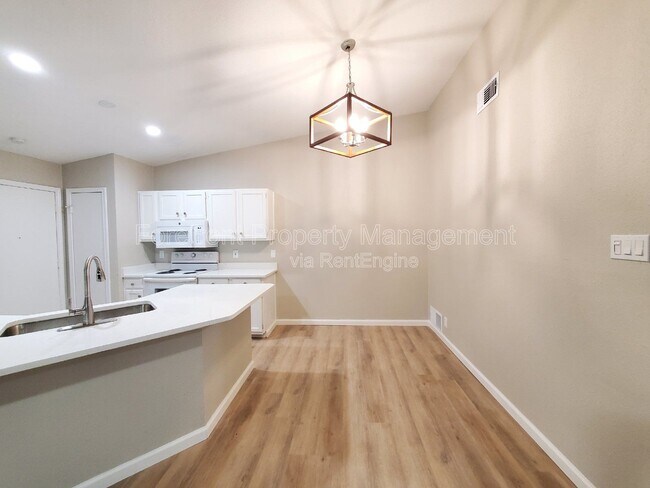 Building Photo - 5715 Lochmoor