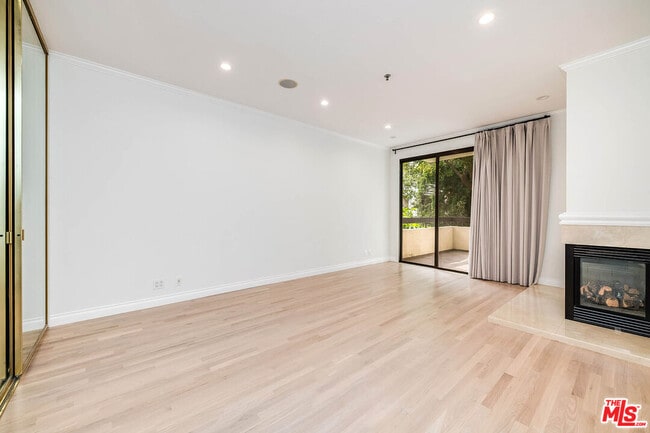 Building Photo - 2132 Century Park Ln