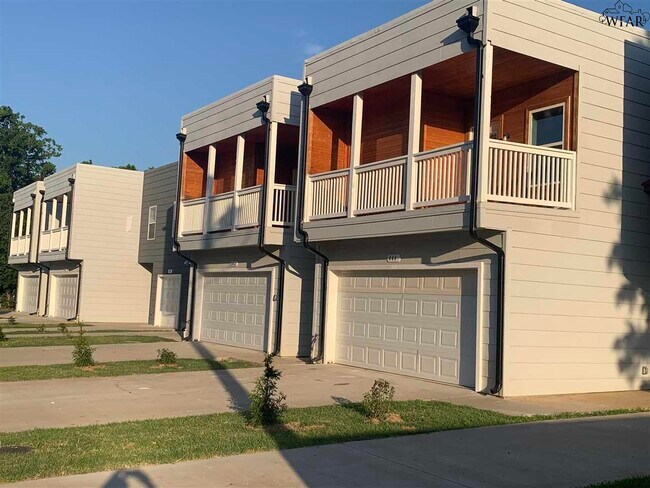 Building Photo - 436 W College St