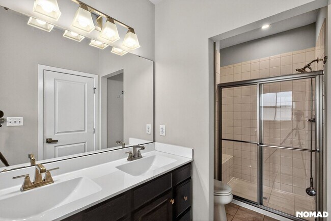 Building Photo - Spacious 4BR 3BA Townhome