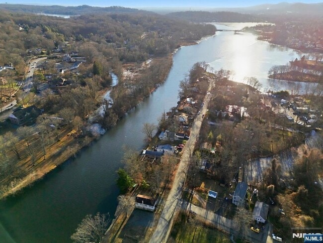 Building Photo - 75 Lakeview Terrace