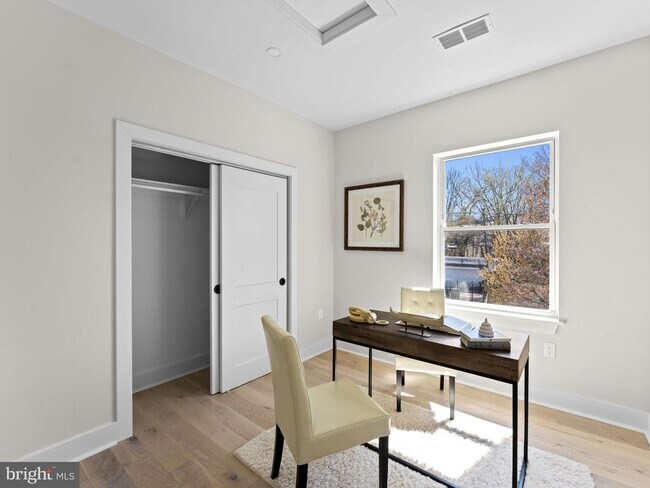 Building Photo - 532 Shepherd St NW