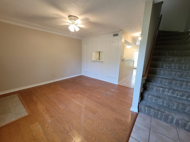 Building Photo - College Station - 2 bed/1.5 bath end unit ...