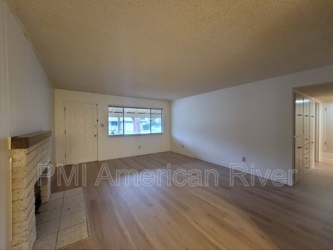 Building Photo - 6349 Seastone Way