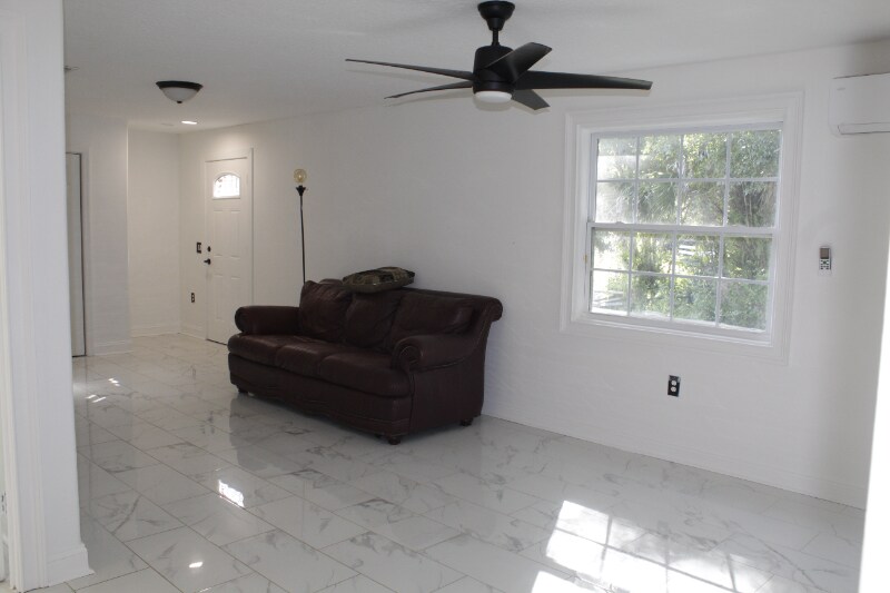 Building Photo - 24301 E Colonial Dr