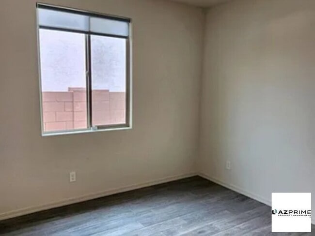 Building Photo - Single Family Residence