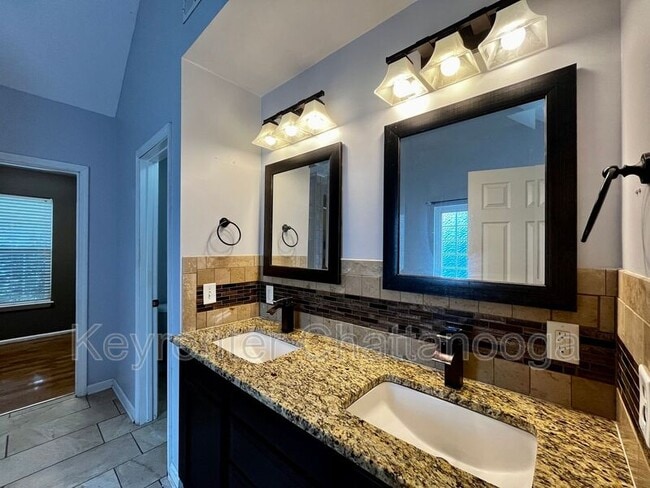 Building Photo - 5775 Crooked Creek Dr