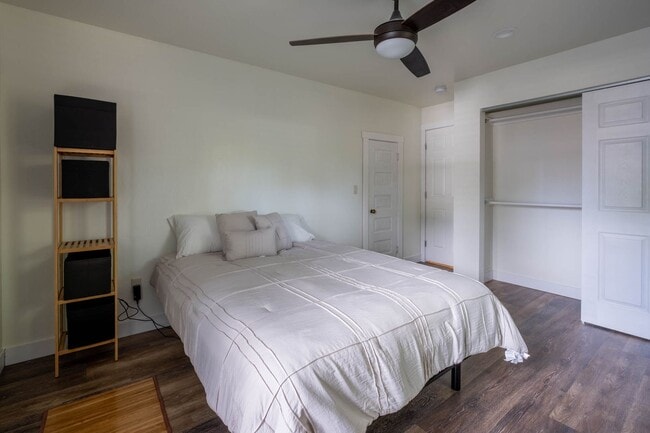 Building Photo - Enjoy the Downtown Coeur d Alene Lifestyle...