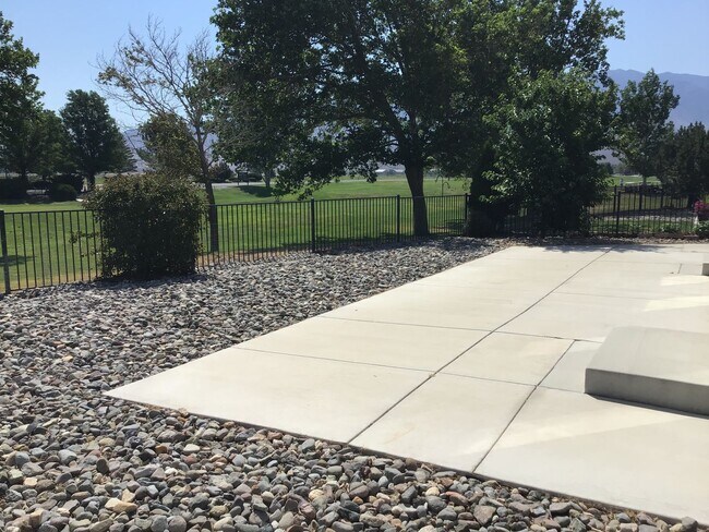 Building Photo - Beautiful Three Bed Home Available On The Green at Dayton Golf Course