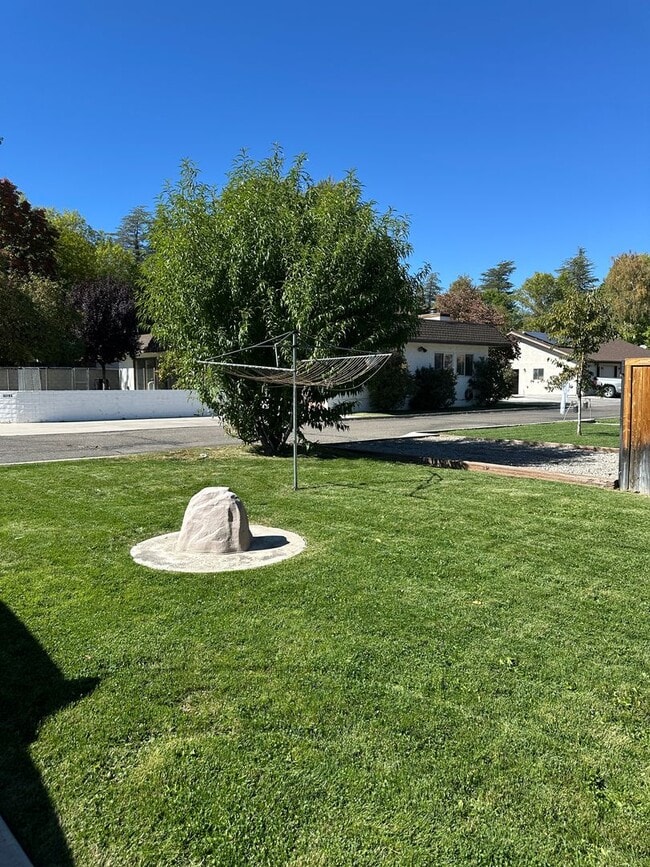 Building Photo - One bedroom, one bath, balcony and great v...