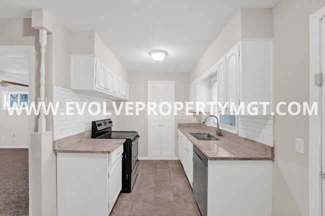 Building Photo - 1257 Whitewater Rd