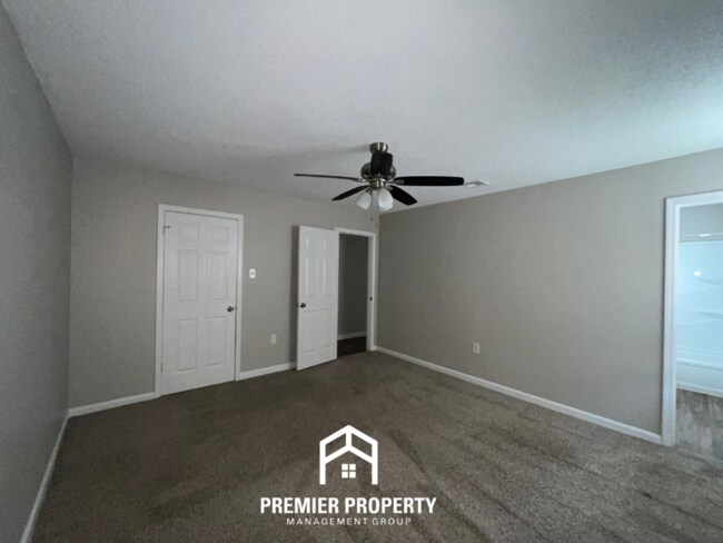 Building Photo - 4392 Spring Harbor Dr