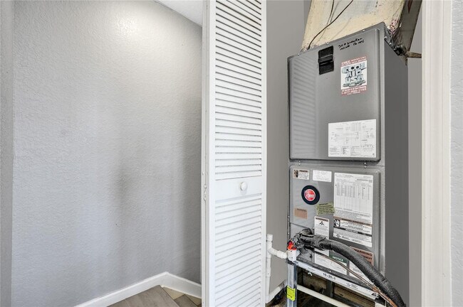 Building Photo - 2137 Shoma Dr