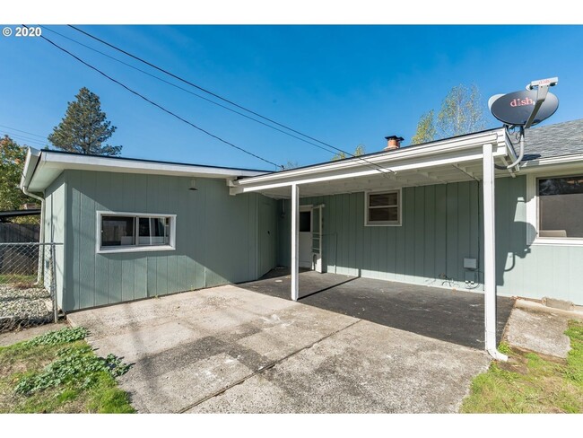 Building Photo - 1950s Ranch Style Home with Tons of Vintag...