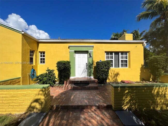 Building Photo - 695 NE 81st St