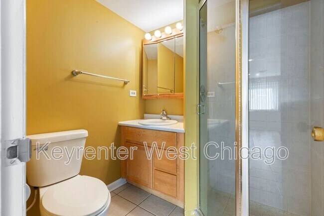 Building Photo - 1003 S Finley Rd