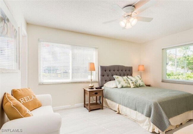 Building Photo - 372 4th Ave S