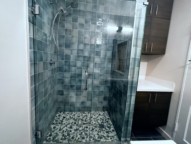 Front (remodeled) Bathroom - 1344 N Fairview St