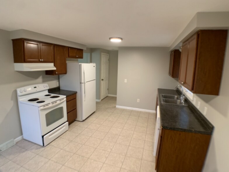 Building Photo - 3233 Hewitt Ave NW