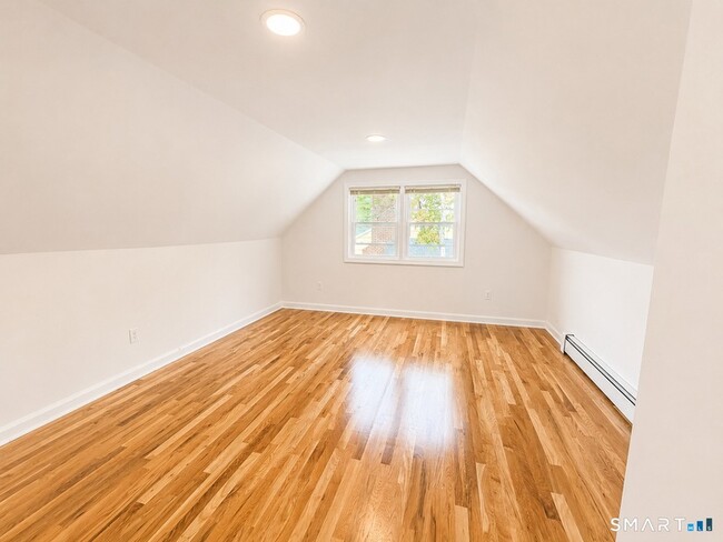 Building Photo - 46 Myron Ave