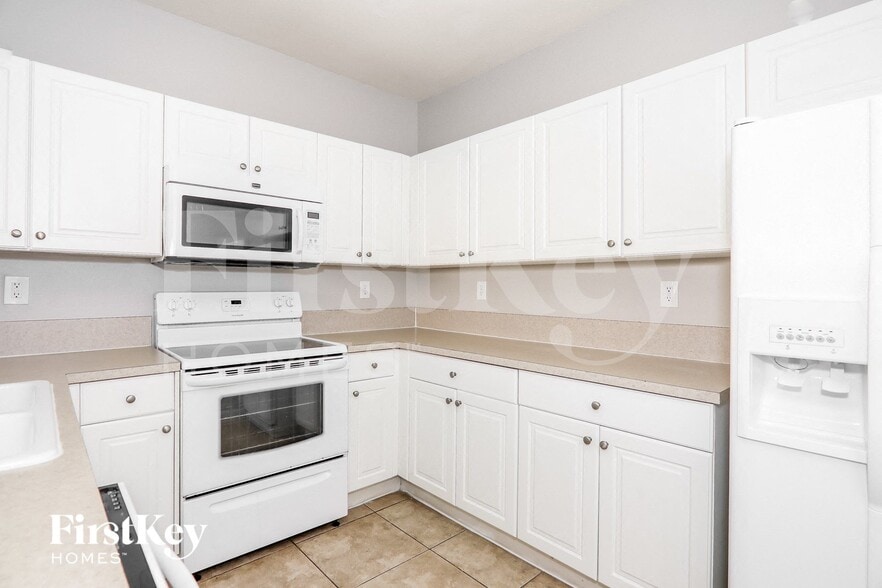 Building Photo - 1495 NE 33rd Ave