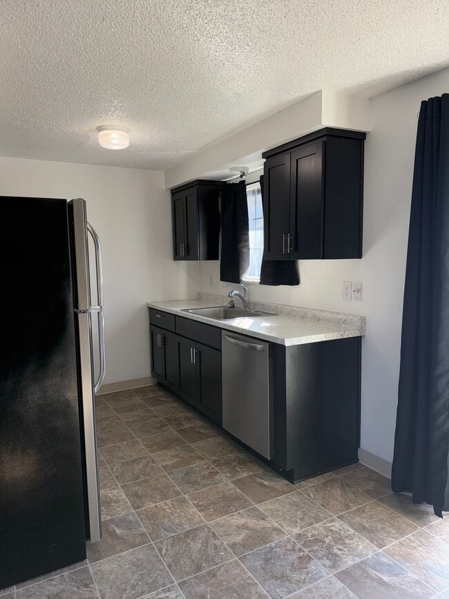 Building Photo - 1011 SE Locust St