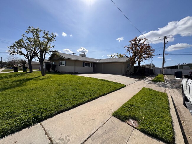 Building Photo - Newly remodeled house on a corner lot!!  M...