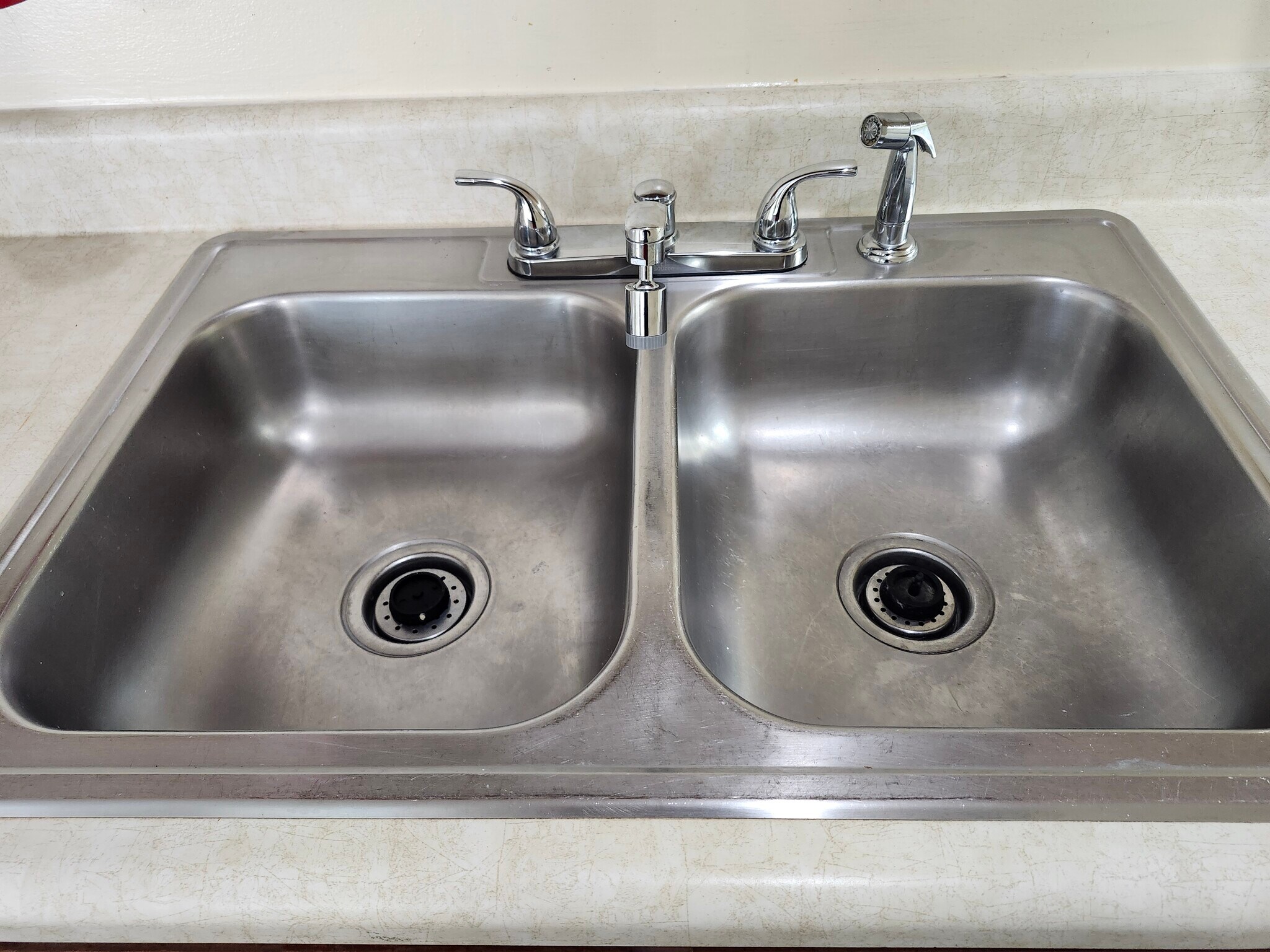Double kitchen sink - 5230 Beach Dr