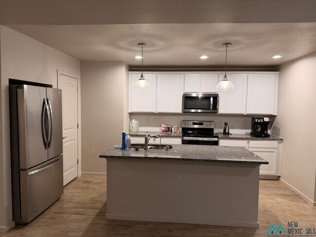 Building Photo - 2419 W Ray Ave