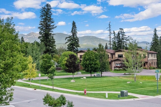 Building Photo - Furnished 2 BR + Den/2.5 BA Whitefish Townhome Available for 1 Month May 17-June 16, 2026