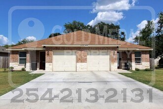 Building Photo - 1809 Aztec Trce