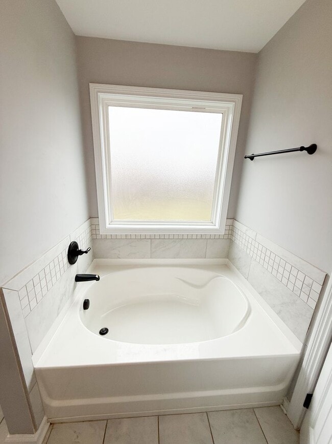 Building Photo - 3 Bedroom 3 Bathrooms located on a Cul De Sac!!