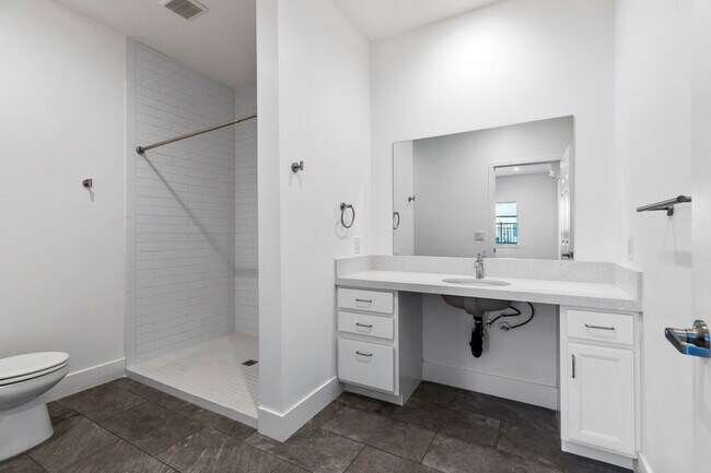 Building Photo - 2600 W Rumble Rd