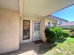 Building Photo - REMODELED TOWNHOME FOR RENT!