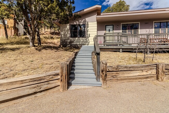 Building Photo - 202 Warwick Dr