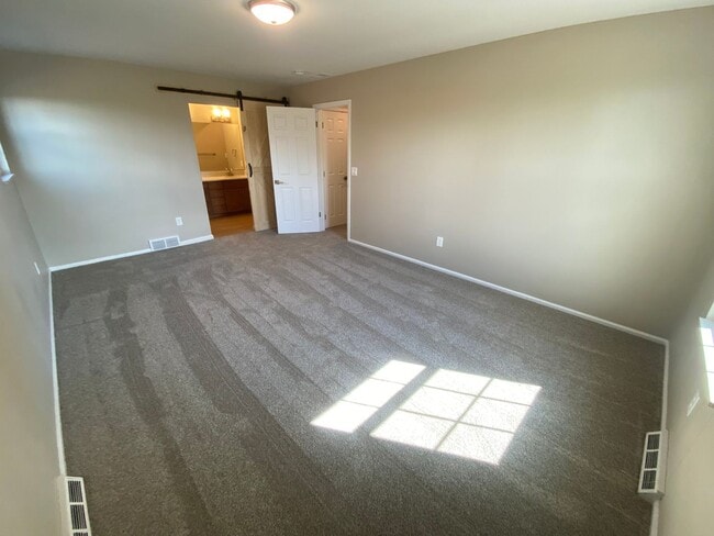 Building Photo - Updated Spacious Palos Verde Home