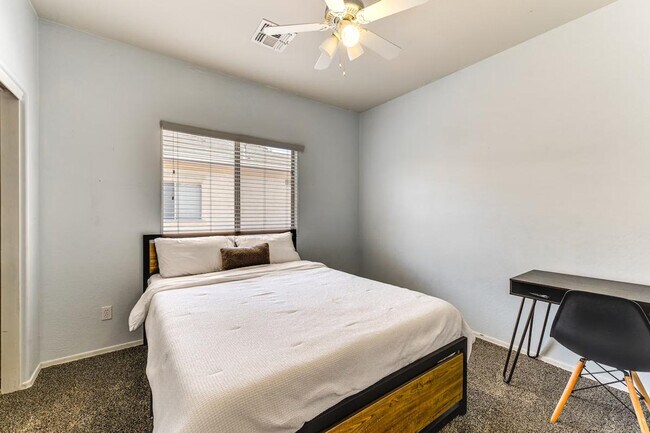 Building Photo - 2313 N Presidential Dr