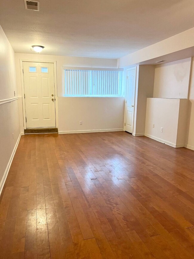 Building Photo - 35 Chesterfield Ln