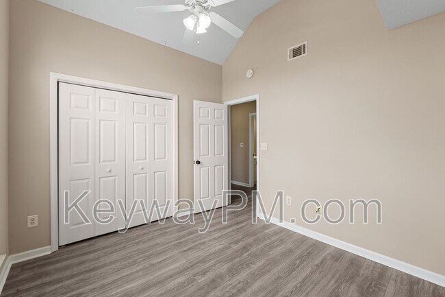Building Photo - 304 Elbrus Way