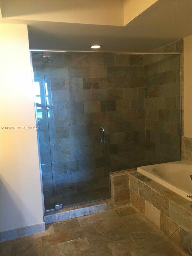 Building Photo - 2641 N Flamingo Rd