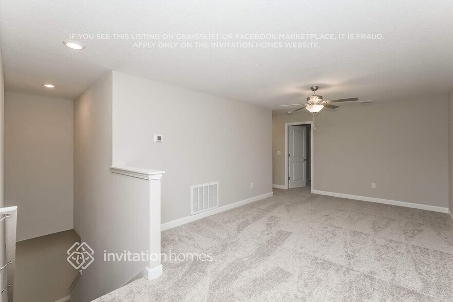 Building Photo - 2889 Coach Manors Way