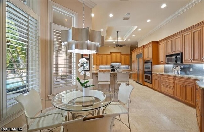 Building Photo - 550 21st Ave S