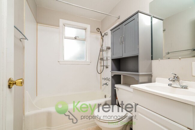 Building Photo - Two Bedroom Retreat with Hardwood Floors and Style