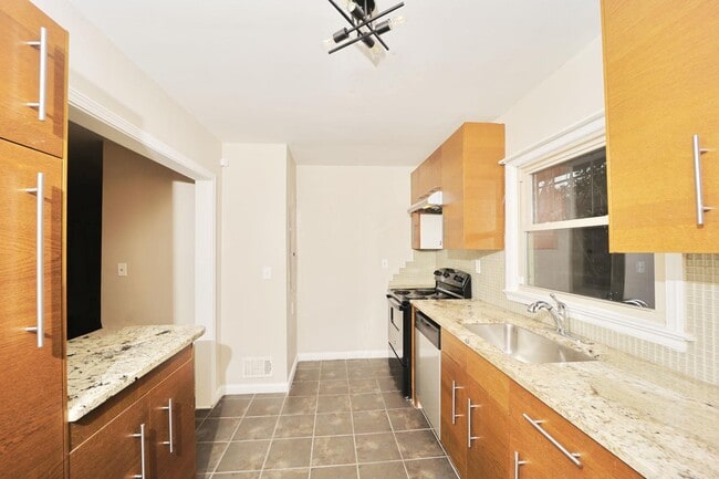 Building Photo - 1981 Brannen Rd SE